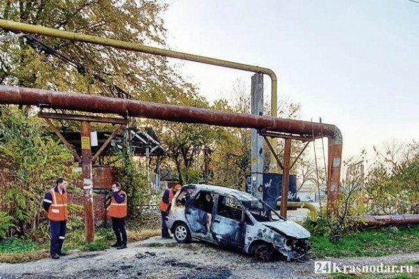 Застрял на рельсах и загорелся Застрял на рельсах и загорелся