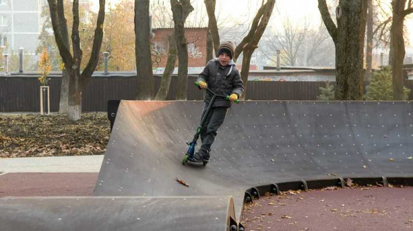Памп-трек, тренажеры и футбол в одном месте: в Фестивальном микрорайоне Краснодара благоустроили сквер «Майский»