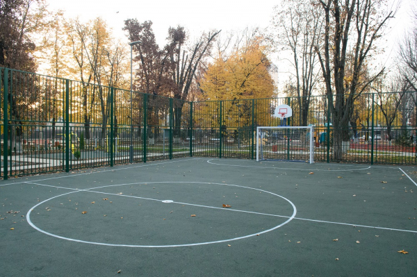 Памп-трек, тренажеры и футбол в одном месте: в Фестивальном микрорайоне Краснодара благоустроили сквер «Майский»