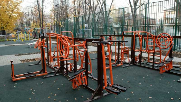 Памп-трек, тренажеры и футбол в одном месте: в Фестивальном микрорайоне Краснодара благоустроили сквер «Майский»