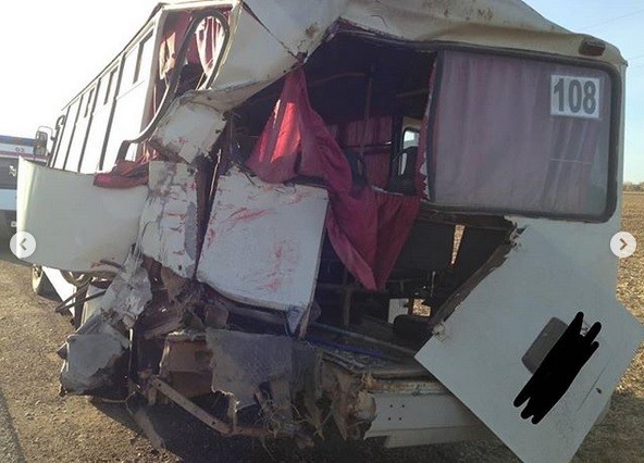 Грузовик протаранил рейсовый автобус в Белореченском районе Грузовик протаранил рейсовый автобус в Белореченском районе