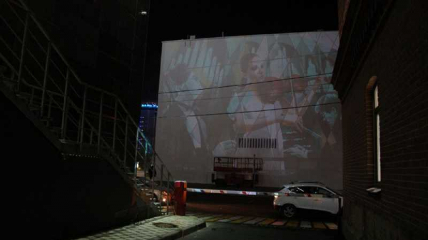 Стрит-арт-художник из Милана начал создавать картину на стене администрации Краснодара