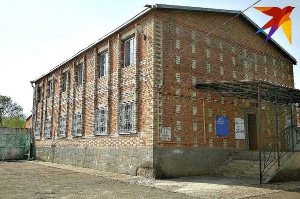 Она первая забила тревогу: Учительнице найденной в уличном туалете девочки сделали выговор