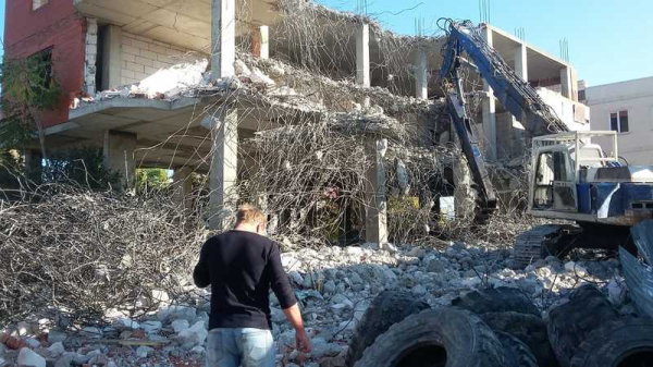 В Краснодаре сносят трехэтажный самострой по ул. им. Бабушкина В Краснодаре сносят трехэтажный самострой по ул. им. Бабушкина