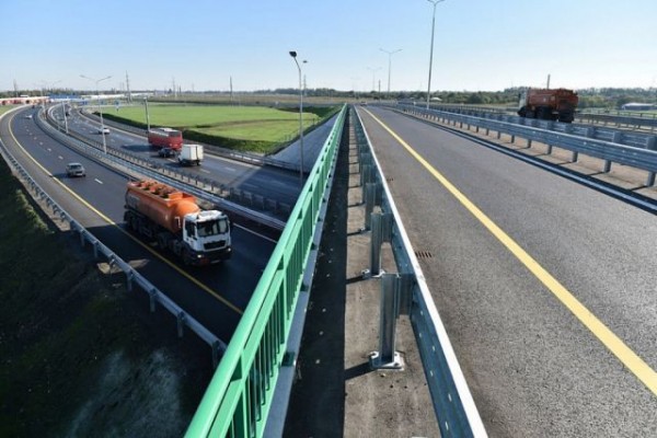 На 60 км трасс Кубани до конца года встречные полосы разделят барьерами На 60 км трасс Кубани до конца года встречные полосы разделят барьерами