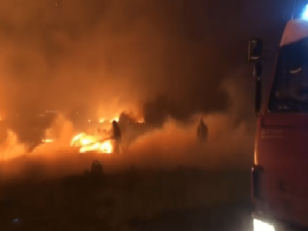 Крупный пожар полыхает под Анапой Крупный пожар полыхает под Анапой