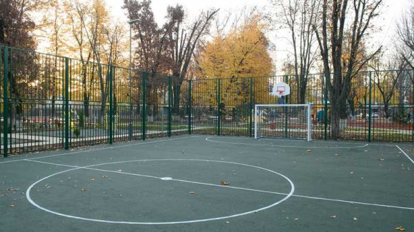 Памп-трек, тренажеры и футбол в одном месте: в Фестивальном микрорайоне Краснодара благоустроили сквер «Майский»
