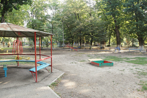 Памп-трек, тренажеры и футбол в одном месте: в Фестивальном микрорайоне Краснодара благоустроили сквер «Майский»