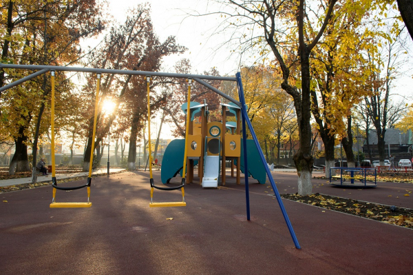 Памп-трек, тренажеры и футбол в одном месте: в Фестивальном микрорайоне Краснодара благоустроили сквер «Майский»