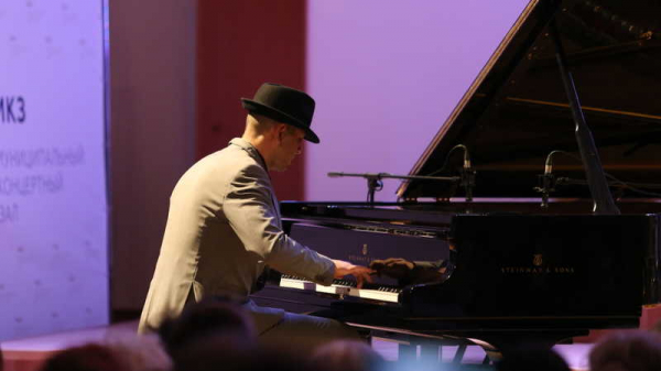 Из Франции с любовью: В Краснодаре выступил джазовый ансамбль из города-побратима Нанси Из Франции с любовью: В Краснодаре выступил джазовый ансамбль из города-побратима Нанси