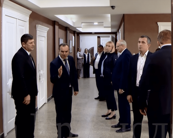 Кондратьев врио ничем не отличается от Кондратьева не врио Кондратьев врио ничем не отличается от Кондратьева не врио