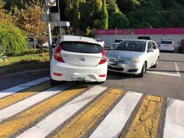 В Сочи в ДТП пострадала 12-летняя девочка