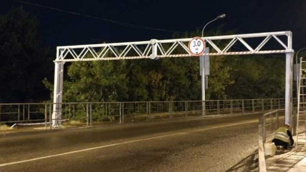 На Яблоновском мосту в ночь со 2 на 3 ноября восстановят ограничивающие движение большегрузов и автобусов габаритные рамы