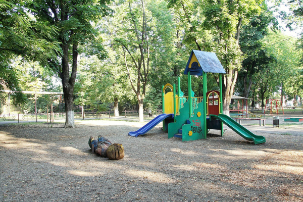 Памп-трек, тренажеры и футбол в одном месте: в Фестивальном микрорайоне Краснодара благоустроили сквер «Майский»