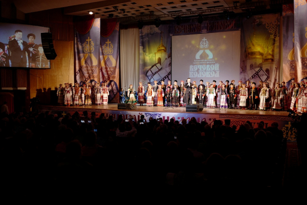 Вениамин Кондратьев поприветствовал участников фестиваля «Вечевой колокол»