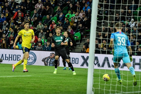 «Краснодар» - «Ростов» 2:2
«Краснодар» - «Ростов» 2:2
