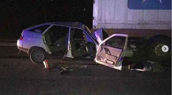 Легковушка залетела под грузовик на трассе Новороссийск — Керчь Легковушка залетела под грузовик на трассе Новороссийск — Керчь