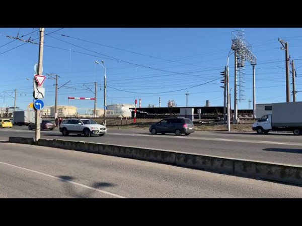 Ограничители для большегрузов на Яблоновском мосту в Краснодаре оказались сбиты сразу же после установки
Ограничители для большегрузов на Яблоновском мосту в Краснодаре оказались сбиты сразу же после установки