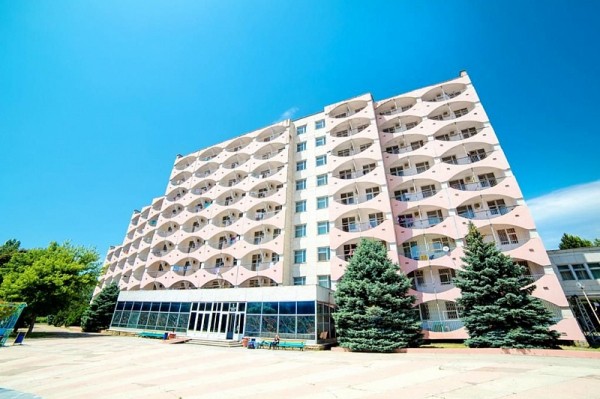 В Анапе на торгах не смогли продать санаторий «Россиянка» за 940 млн рублей
В Анапе на торгах не смогли продать санаторий «Россиянка» за 940 млн рублей