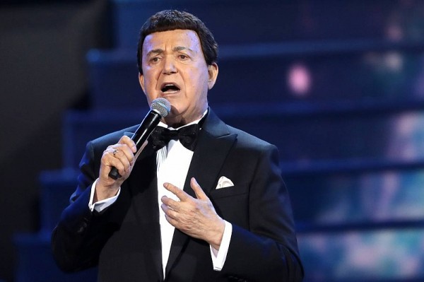 В Анапе откроют мемориальную доску Иосифу Кобзону
В Анапе откроют мемориальную доску Иосифу Кобзону