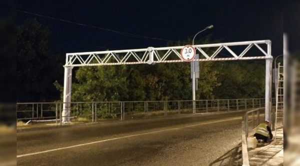 В Краснодаре Яблоновский мост на ночь закроют для установки габаритных рам В Краснодаре Яблоновский мост на ночь закроют для установки габаритных рам