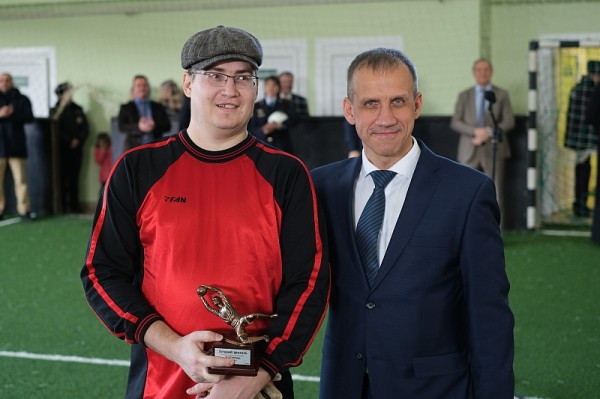 
            В Краснодаре команда полицейских сыграла в футбол со звездами спорта                    