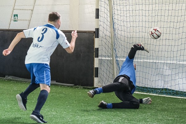 
            В Краснодаре команда полицейских сыграла в футбол со звездами спорта                    