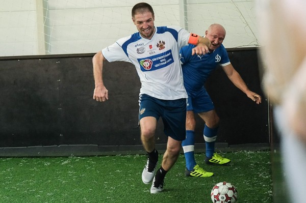 
            В Краснодаре команда полицейских сыграла в футбол со звездами спорта                    