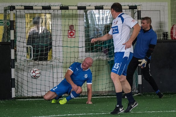 
            В Краснодаре команда полицейских сыграла в футбол со звездами спорта                    