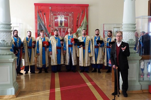 В Краснодаре открылась выставка об истории Кубанского казачьего хора
В Краснодаре открылась выставка об истории Кубанского казачьего хора