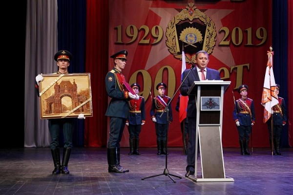 В Краснодаре отметили 90-летие училища им. Штеменко
В Краснодаре отметили 90-летие училища им. Штеменко