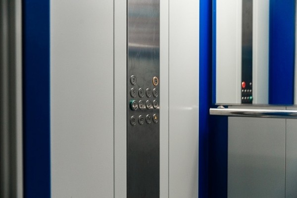 В Краснодаре в 99 многоэтажках заменили 324 лифта
В Краснодаре в 99 многоэтажках заменили 324 лифта