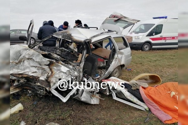 
            В Краснодарском крае в жестком лобовом ДТП погиб мужчина. Трое госпитализированы, в том числе 3-летний ребенок                    
