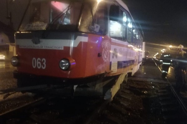 
            В полиции Краснодара рассказали подробности ДТП с трамваем и иномаркой                    