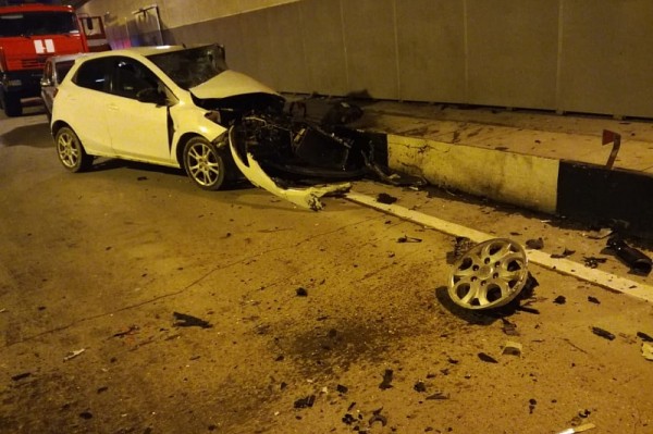 В Сочи в массовом ДТП в тоннеле пострадали четыре человека, в том числе ребенок
В Сочи в массовом ДТП в тоннеле пострадали четыре человека, в том числе ребенок