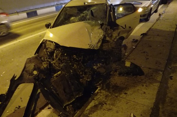 В Сочи в массовом ДТП в тоннеле пострадали четыре человека, в том числе ребенок
В Сочи в массовом ДТП в тоннеле пострадали четыре человека, в том числе ребенок