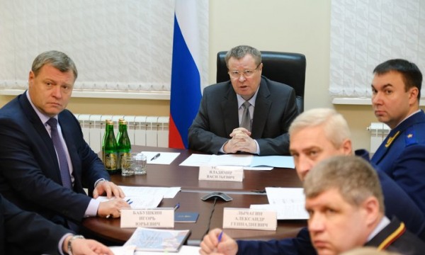 
            Владимир Устинов обсудил обеспечение пожарной безопасности с главами регионов ЮФО                     