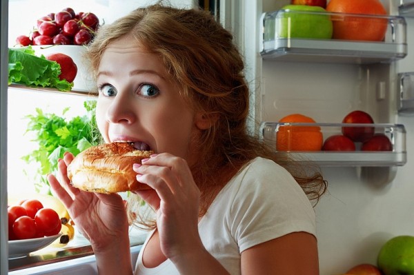 
            Врач предупредила об опасности позднего ужина                    