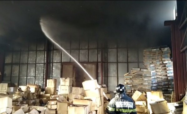 1000 квадратов охвачено огнем: в Краснодаре горит склад на Уральской 1000 квадратов охвачено огнем: в Краснодаре горит склад на Уральской