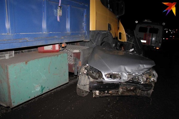 Влетели под грузовик: На Кубани в страшном ДТП погибли четыре человека