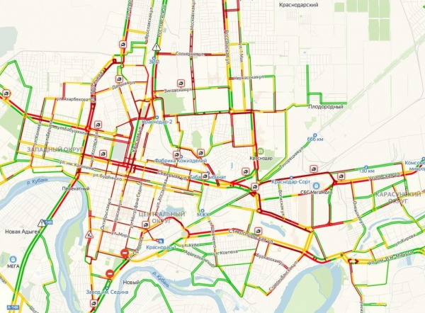 Мега-пробки, гололед, летние шины и радость детей: Кубань "пережила" первый снег Мега-пробки, гололед, летние шины и радость детей: Кубань "пережила" первый снег