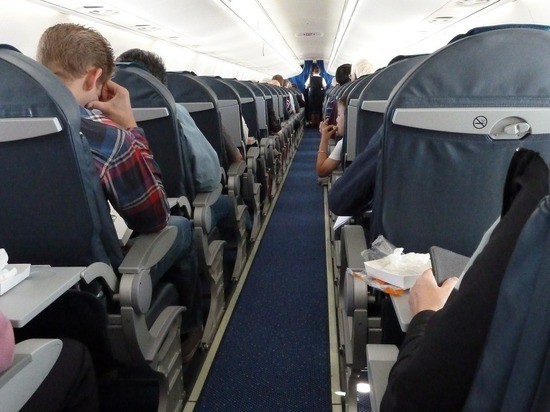 В краснодарском аэропорту пассажира сняли с рейса из-за мата