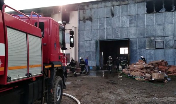 1000 квадратов охвачено огнем: в Краснодаре горит склад на Уральской 1000 квадратов охвачено огнем: в Краснодаре горит склад на Уральской