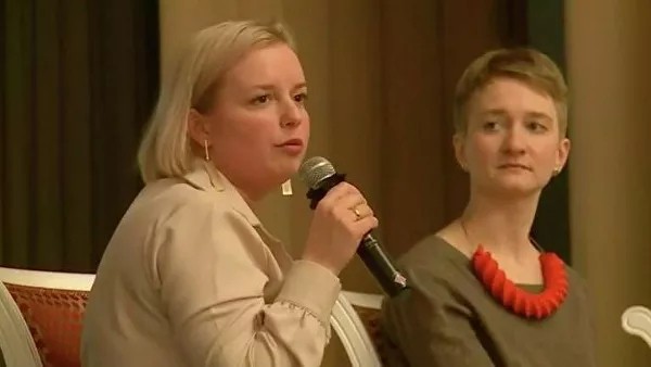 Уволилась чиновница, которая разговаривала с волонтерами матом