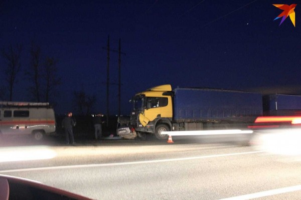 Влетели под грузовик: На Кубани в страшном ДТП погибли четыре человека