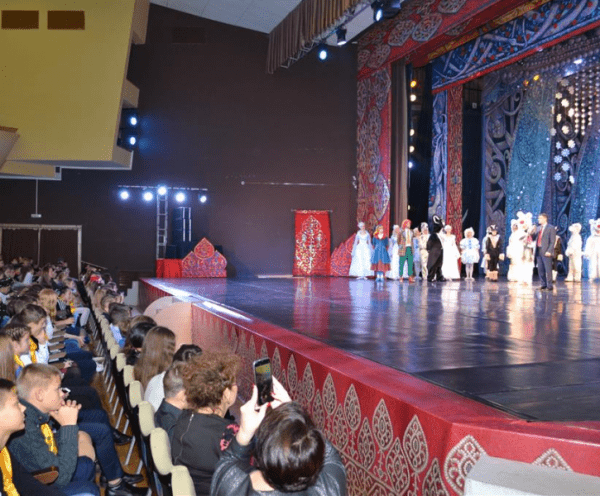 900 молодых призеров олимпиад побывали на новогодней елке под эгидой ЗСК