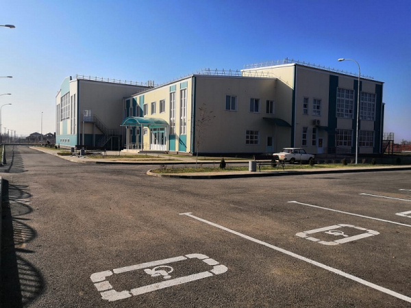 В Калининском районе построен спортивный комплекс с плавательным бассейном