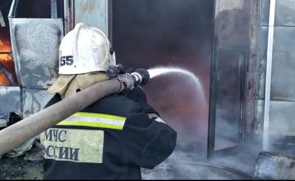 1000 квадратов охвачено огнем: в Краснодаре горит склад на Уральской 1000 квадратов охвачено огнем: в Краснодаре горит склад на Уральской