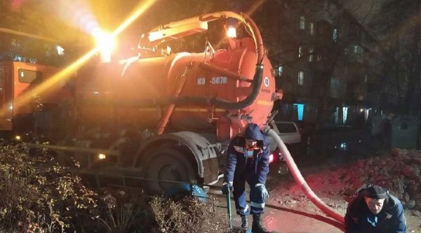 Более 80 домов в Фестивальном микрорайоне Краснодара остались без воды из-за прорыва трубы Более 80 домов в Фестивальном микрорайоне Краснодара остались без воды из-за прорыва трубы