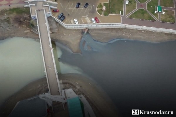 Река Кубань в нечистотах